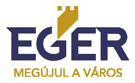 Zajlik a munka Eger belvárosában, a Dobó téren